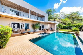 Serene Hilltop Haven Infinity Views Tranquil Vibe